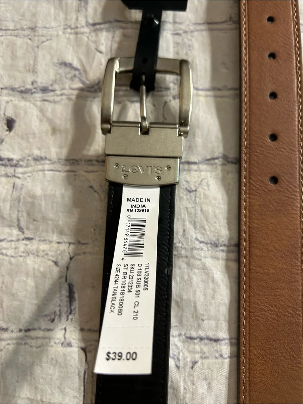 LEVI’S MADE IN INDIA REVERSIBLE BLACK/TAN AND BLACK SIZE 42-44 RUGGED